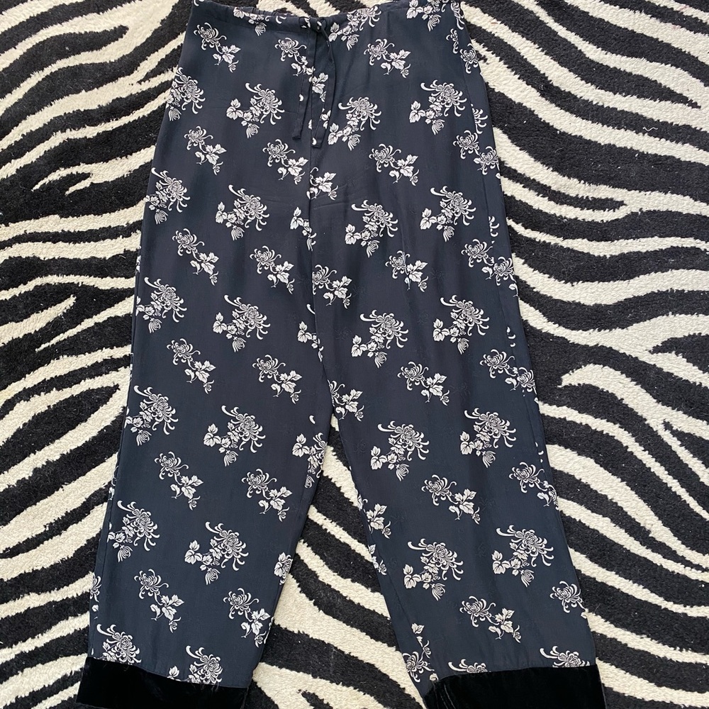 GARCIA Velvet Floral Midnight Print Pants